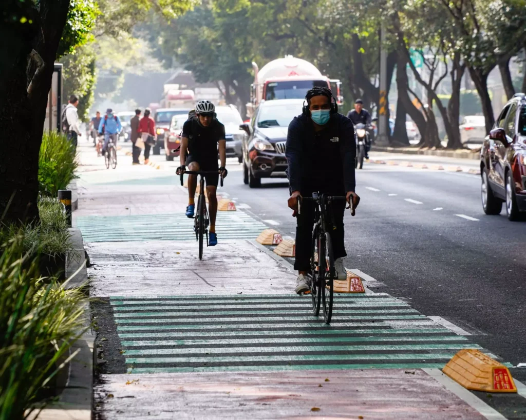 construir ciclovías, mejor que crear carreteras