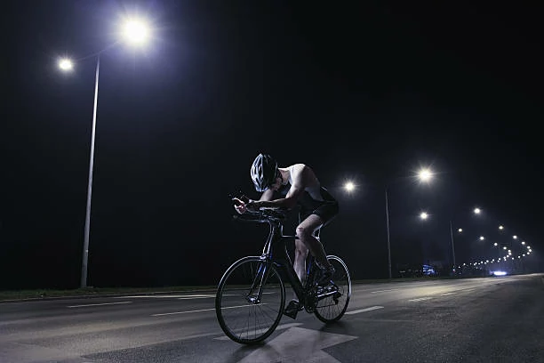 andar en bicicleta de noche 1