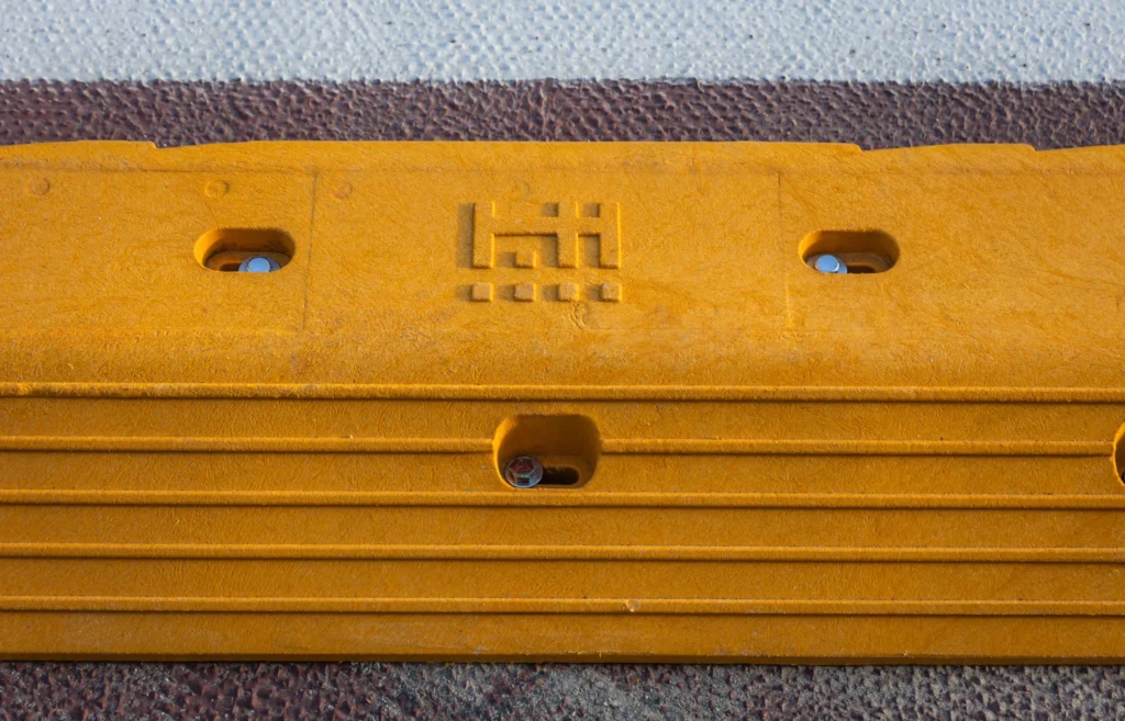 Canalizador H7 con el logo Cyklotrasa Vajanského nábrežie