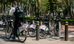 expansión de ciclovías ciclovías en CDMX movilidad sustentable en la Ciudad de México red ciclista CDMX 2025 infraestructura ciclista urbana plan ciclista 2025-2030 CDMX nuevas rutas para ciclistas en México ecobici Ciudad de México biciestacionamientos CDMX proyectos de movilidad para el Mundial 2026