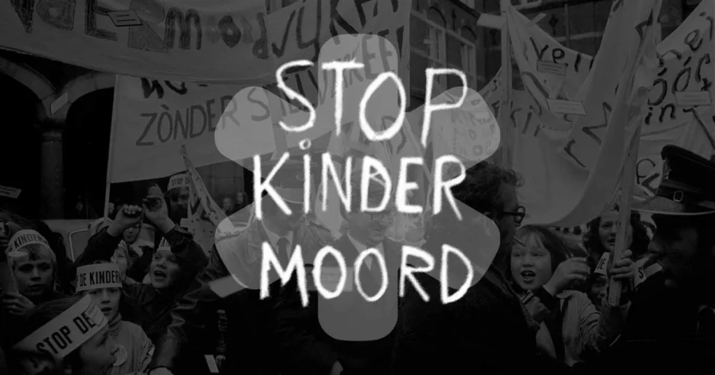 Grupo comunitario de los Países Bajos marchando por seguridad vial durante el movimiento social contra la violencia del tráfico.